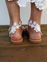 Flache Sandalen mit Spitzengürtel